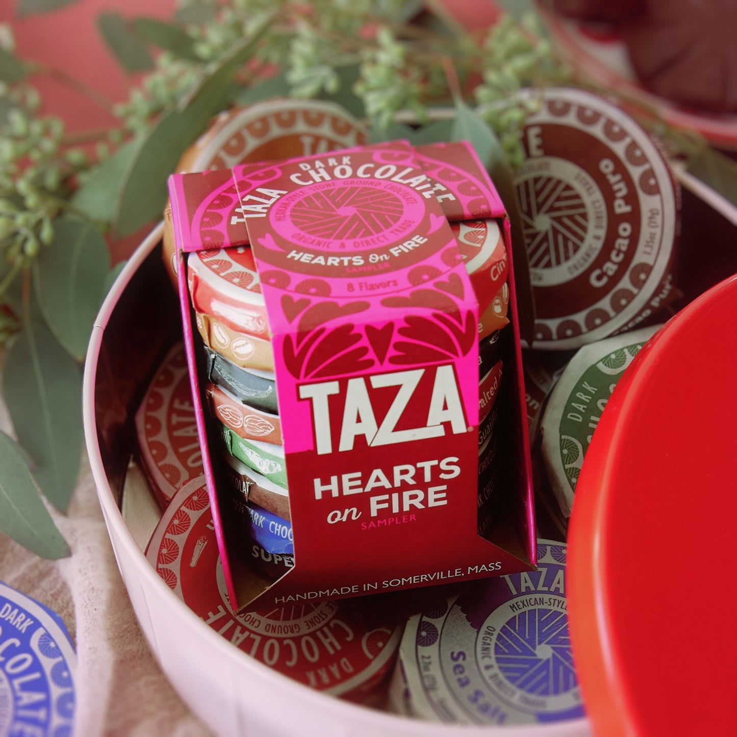 Taza chocolate Valentine's Day Samplers on a textured surface with greenery